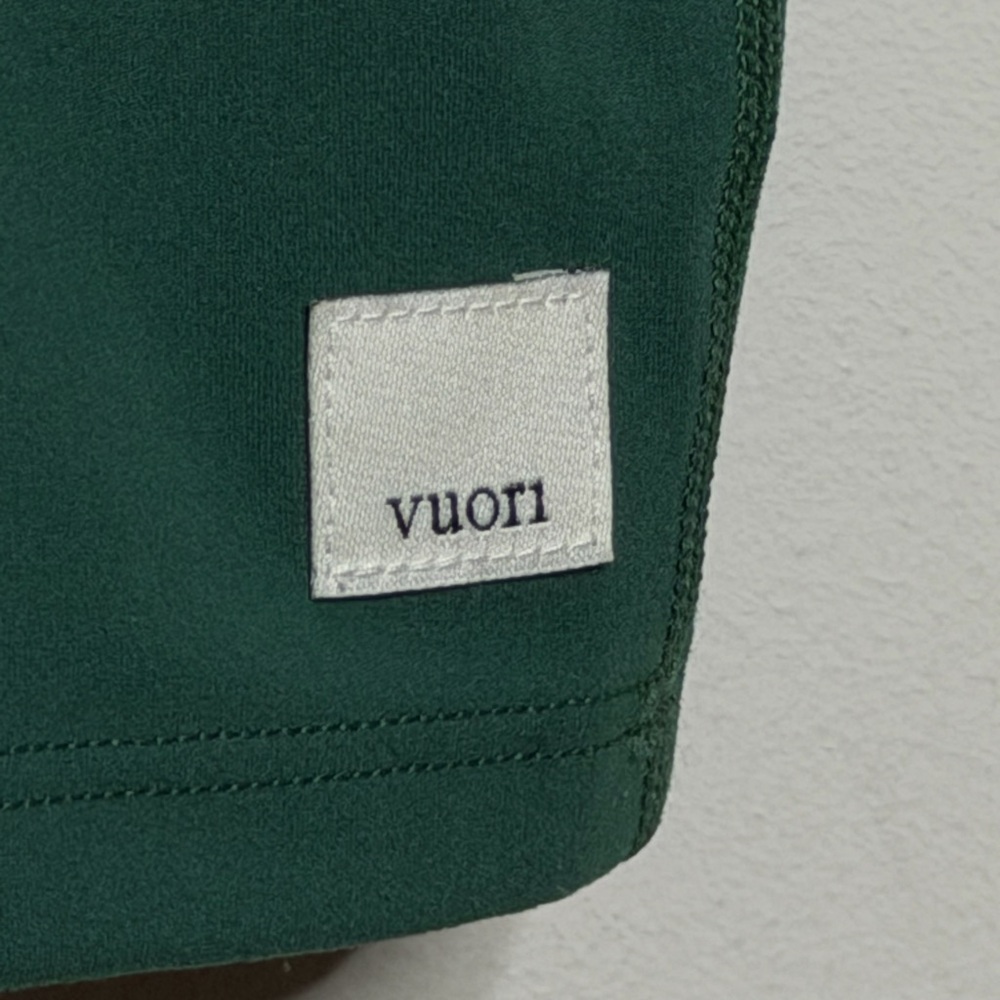 Vuori Daily Layered Tank in Viridian - Picture 5 of 7